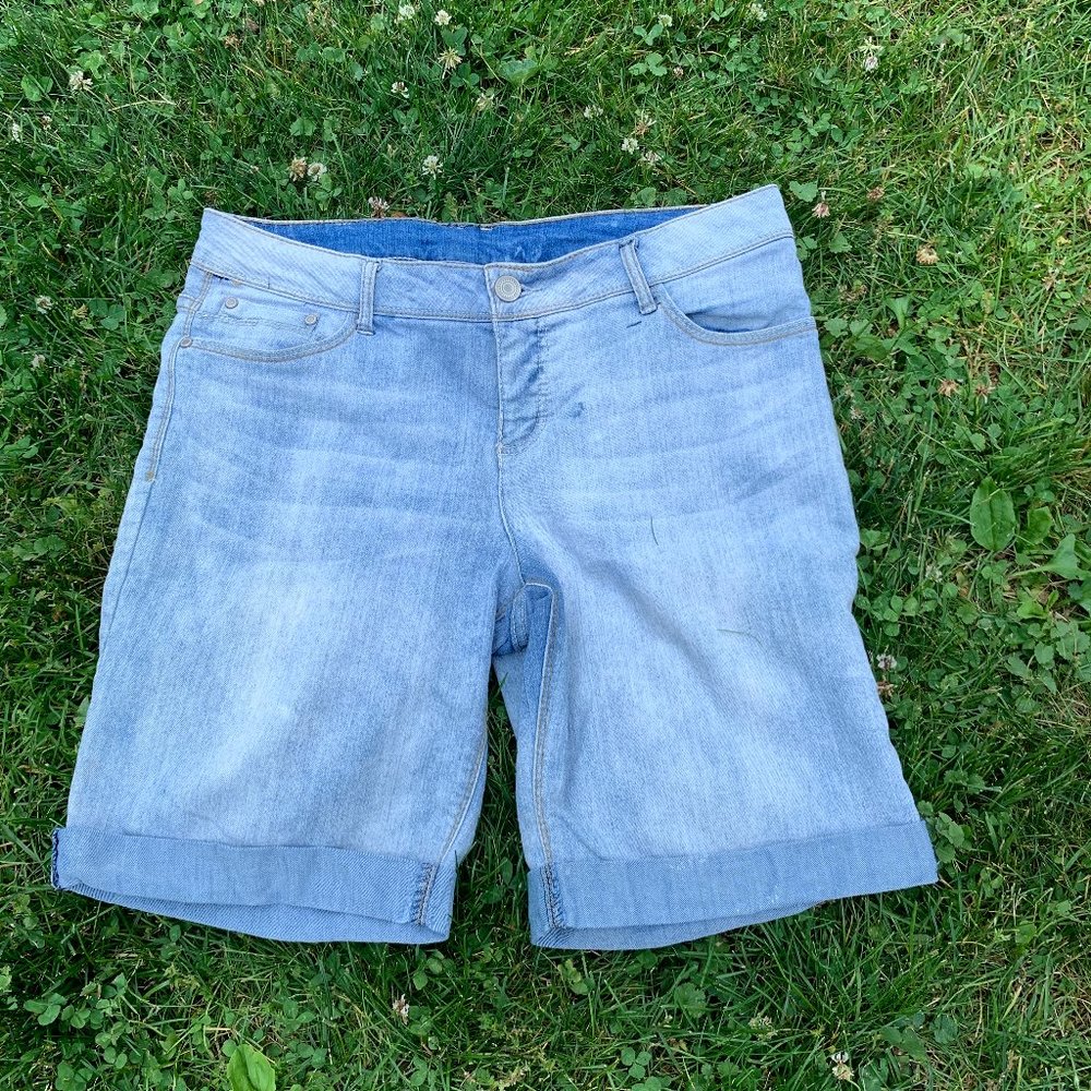 "Faded Glory" light wash, denim bermudas, 10, EUC